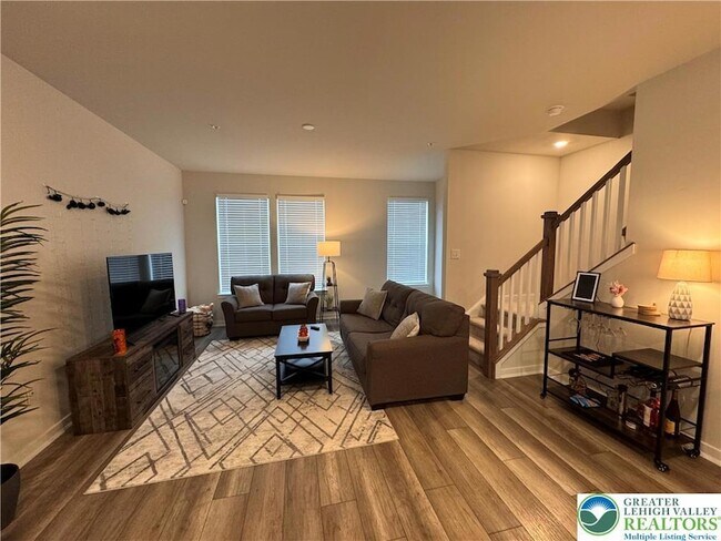 Building Photo - 7505 Clayton Ave