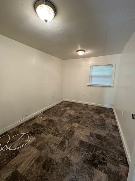 Building Photo - 122 Collins Ct