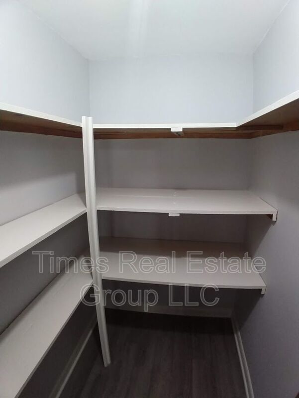Building Photo - 708 Carmen Dr