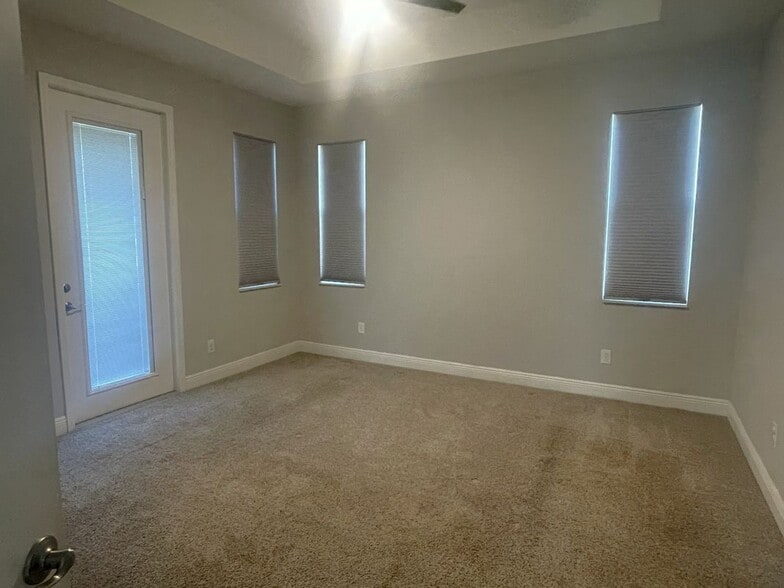 Building Photo - 2981 Casterton Dr