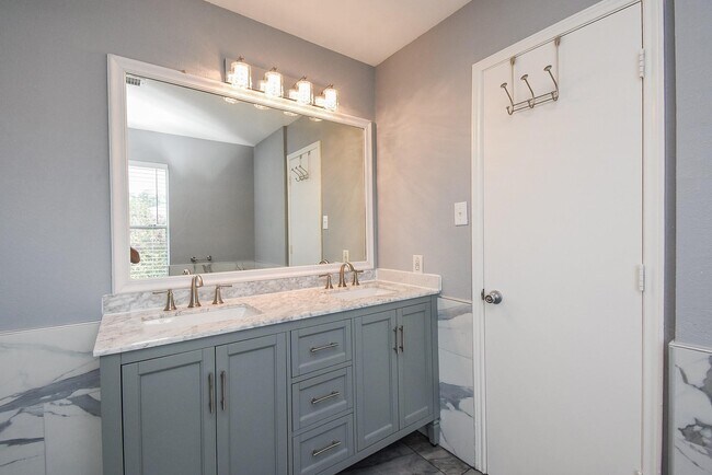 Building Photo - 9506 Tree Sparrow Ln