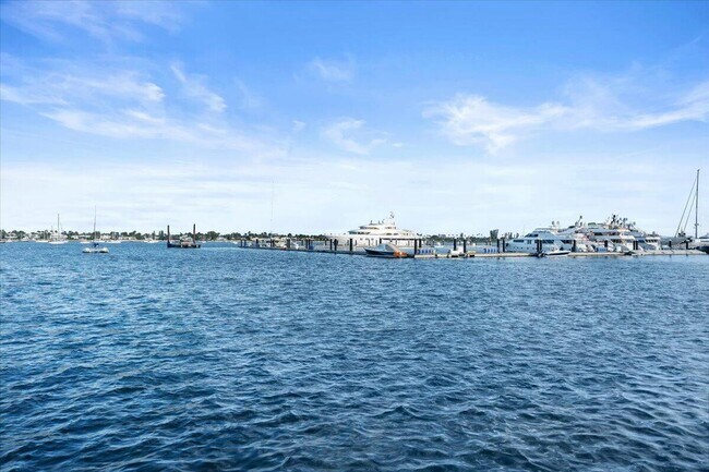 Building Photo - 4500 N Flagler Dr