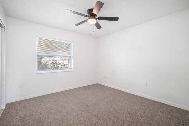 Building Photo - Charming 3?Bed,?2?Bath Home in Apollo Beac...