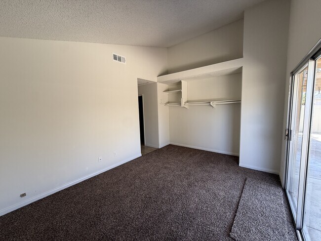 Building Photo - 480 Prairie Way