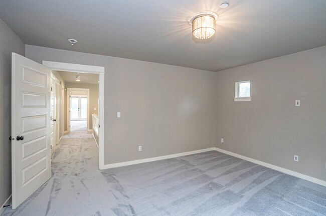 Building Photo - 1749 Skyline Ridge Ln SW