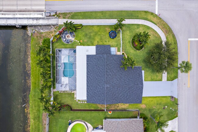 Building Photo - 9674 Dogwood Ave