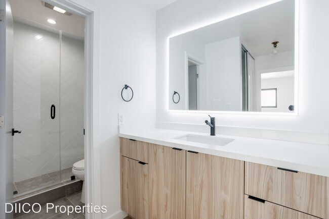 Building Photo - 1 br, 1 bath Apartment - Larrabee Square A...