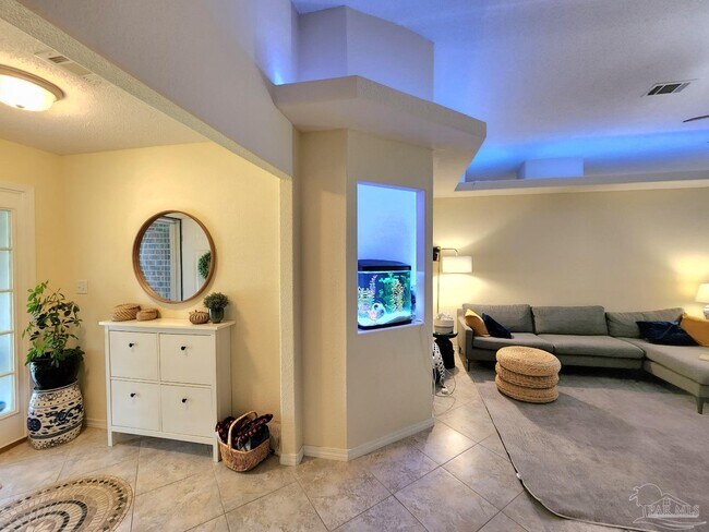 Building Photo - 876 Miramar Dr