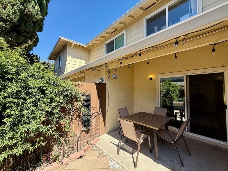 Back garden - 3150 Landess Ave