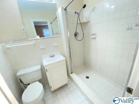 Building Photo - 1000 Longwood Dr SE