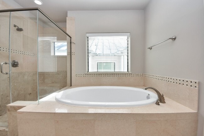 Building Photo - 1831 Dart St