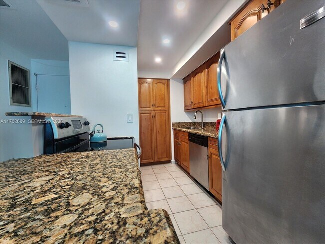 Building Photo - 3505 S Ocean Dr