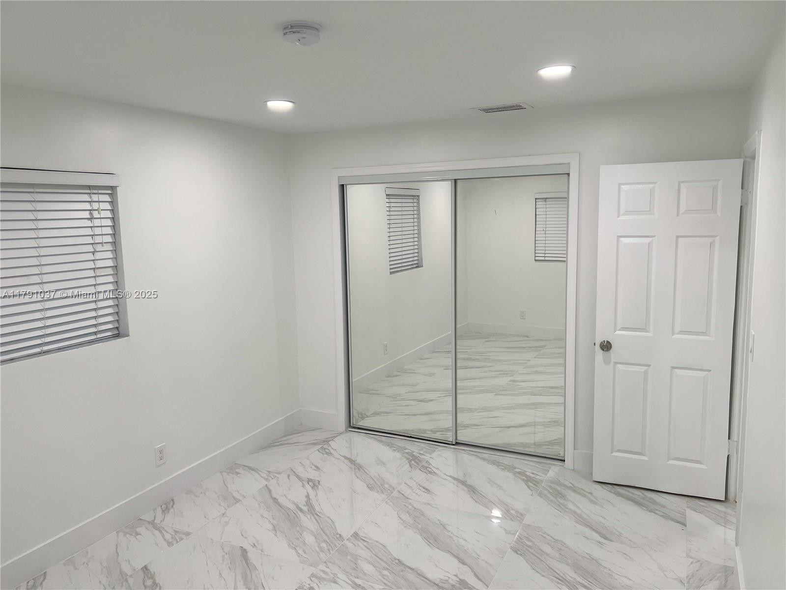 Building Photo - 4337 SW 49th St