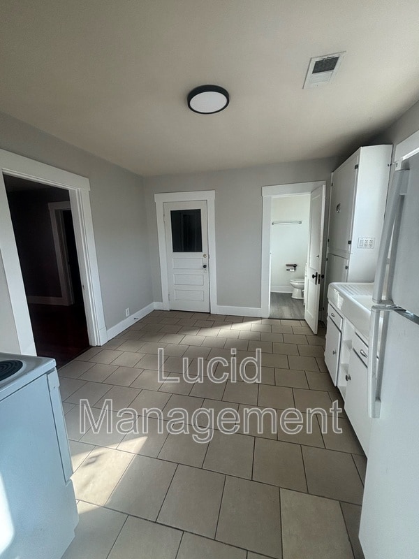 Building Photo - 629 W Market St