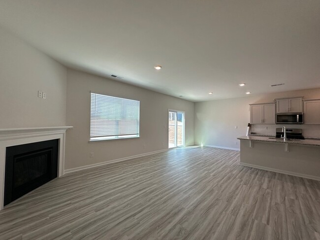 Building Photo - Brand New Home