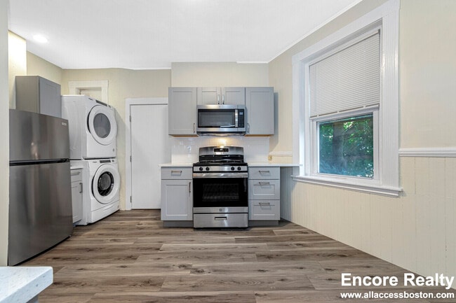 Building Photo - 46 Brackett St