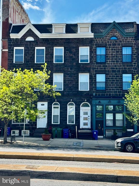 Building Photo - 139 E North Ave