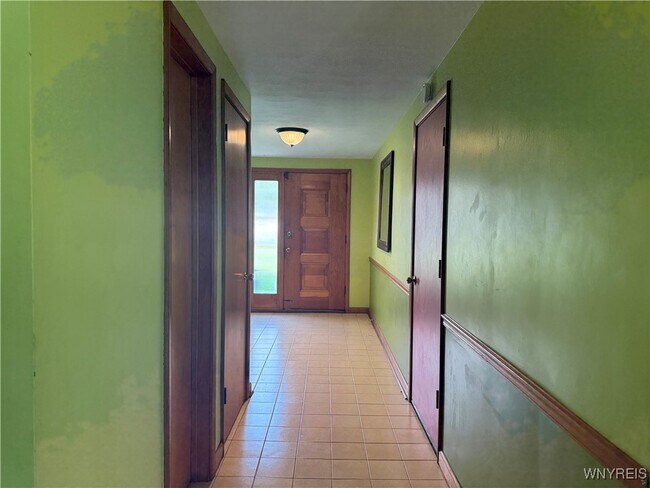 Building Photo - 559 Mapleview Rd