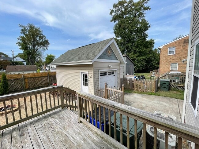 Building Photo - Bright and Welcoming 2-Story Retreat, Steps From the Ocean!