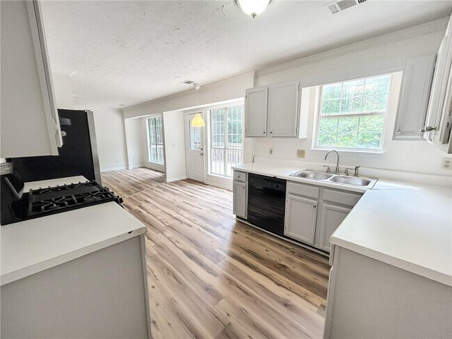 Building Photo - 2945 Georgian Manor Dr