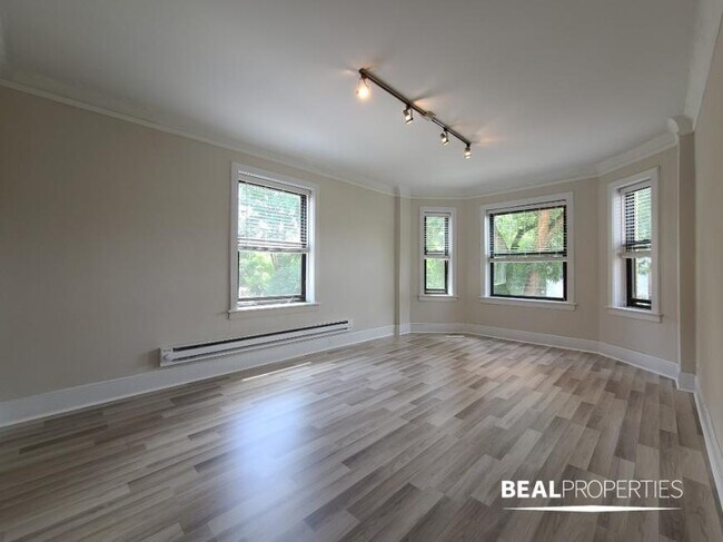 Building Photo - 2 bedroom in CHICAGO IL 60647