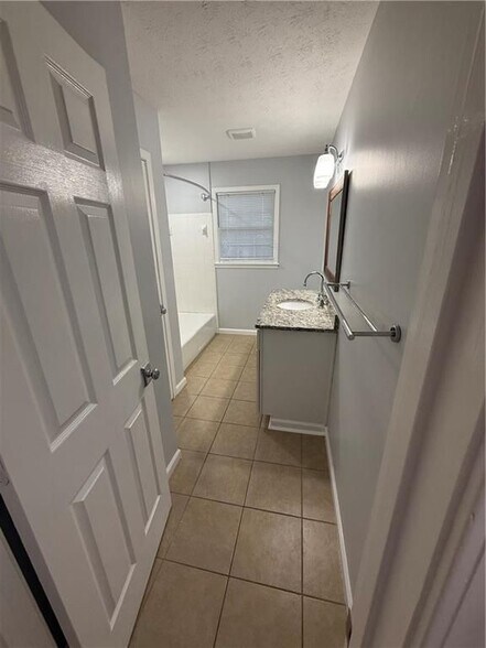 Building Photo - 3210 Ebenezer Rd NE