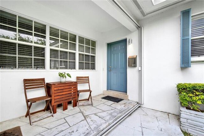 Building Photo - 331 Santander Ave