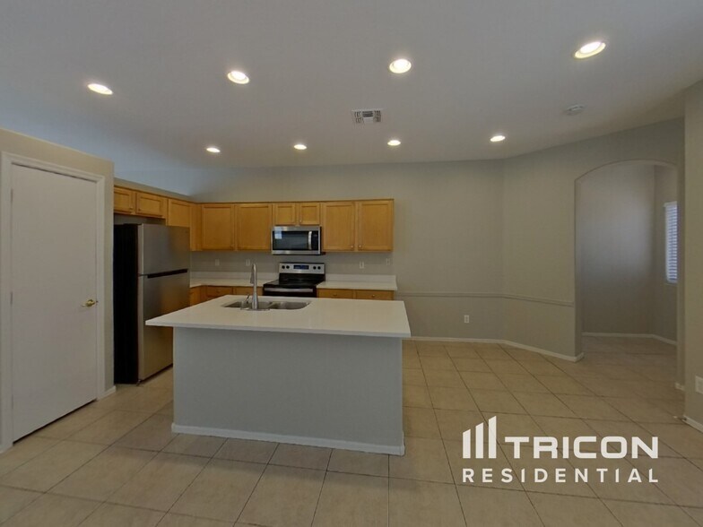 Building Photo - 12914 W Corrine Dr