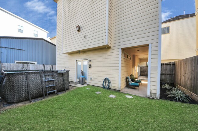 Building Photo - 2416 Bevis St