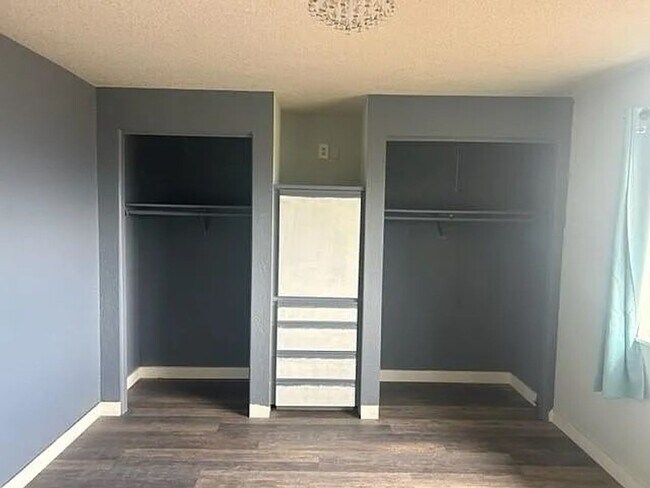 Building Photo - Beautiful country living!