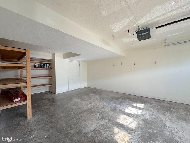 Building Photo - 130 Whirlwind Dr