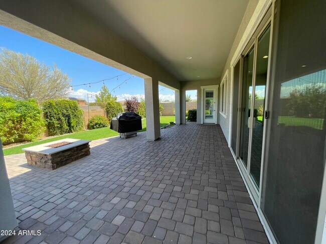 Building Photo - 22834 E Silver Crk Ln