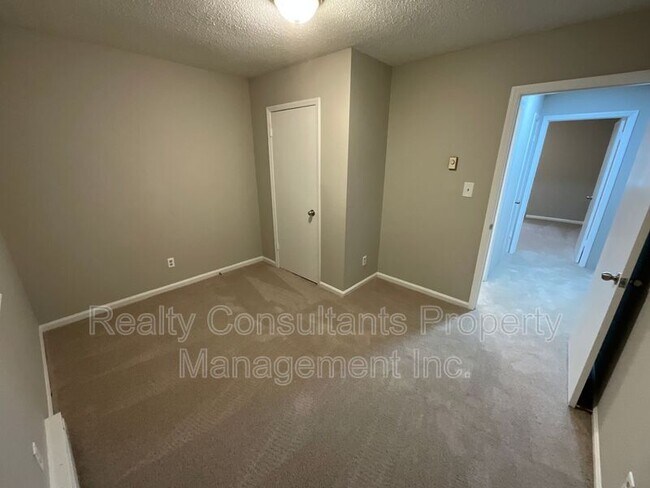 Building Photo - 115 Cox Ave