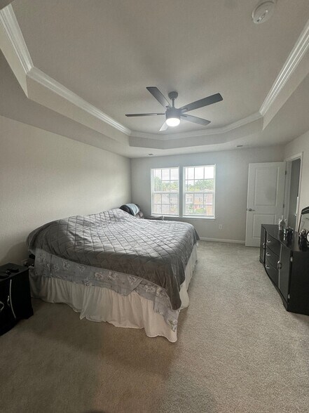 Building Photo - 4122 Riverside Dr