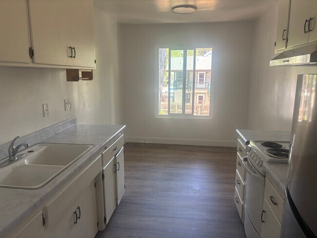 Building Photo - 1271 Murray Ave