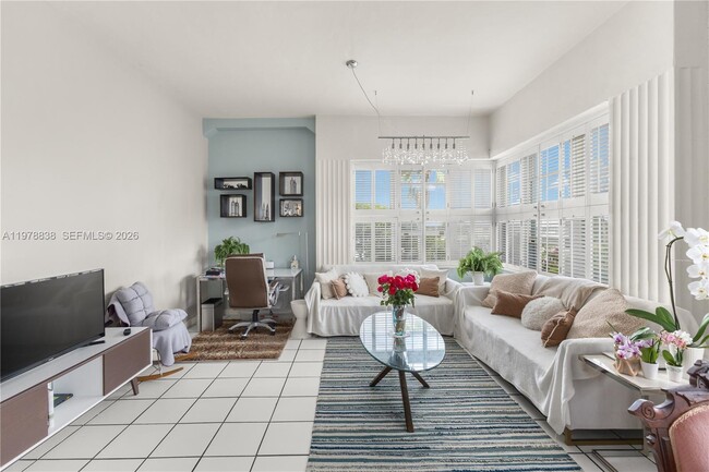 Building Photo - 2421 Lake Pancoast Dr