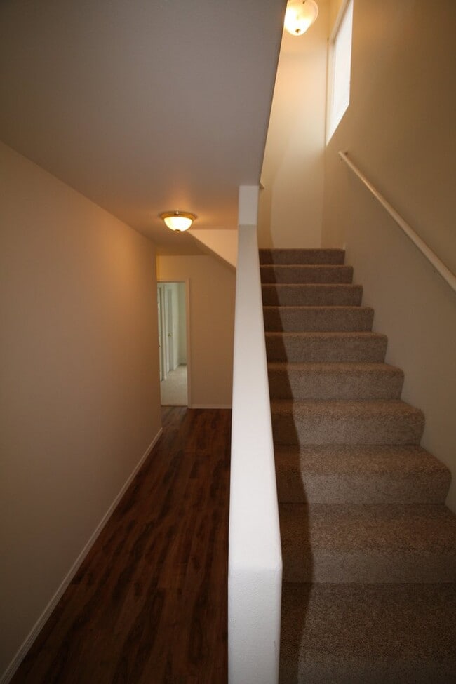 Building Photo - 4 Bedroom Eagle River Condo!