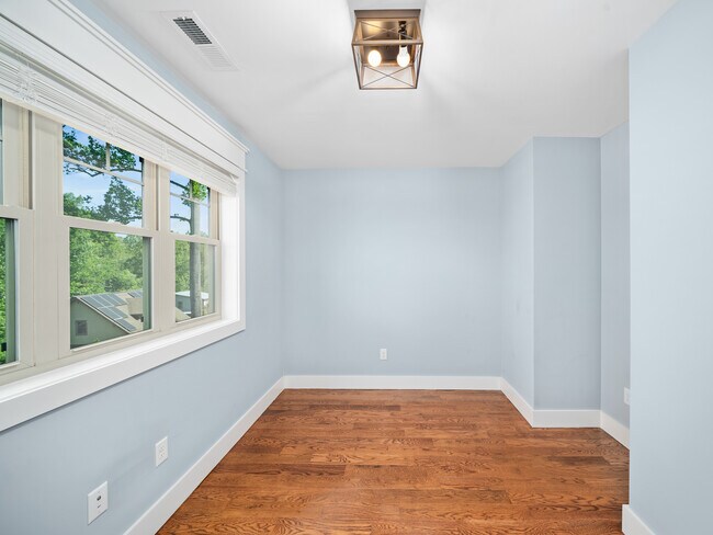 Building Photo - 70 Deaver St