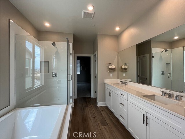 Building Photo - 16559 Pathfinder Ave