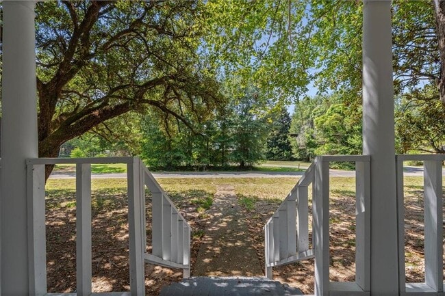 Building Photo - 12925 Bonnievale Dr N