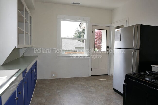 Building Photo - 6711 4th Ave NW