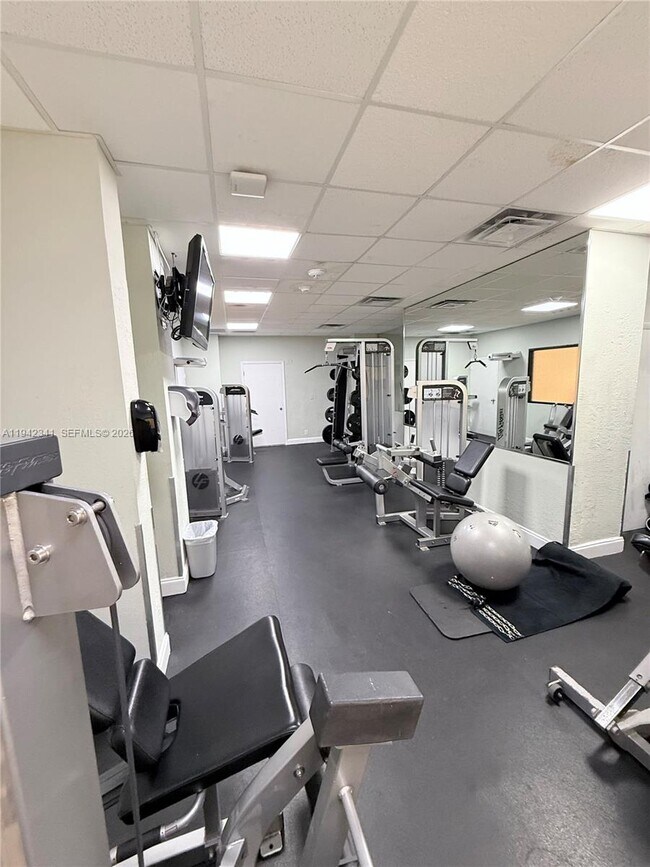 Building Photo - 3180 S Ocean Dr