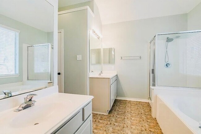 Building Photo - 26 Jewelsford Dr