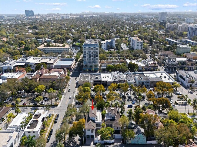 Building Photo - 827 SE 2nd Ct