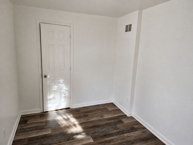 Building Photo - 302 Porter St