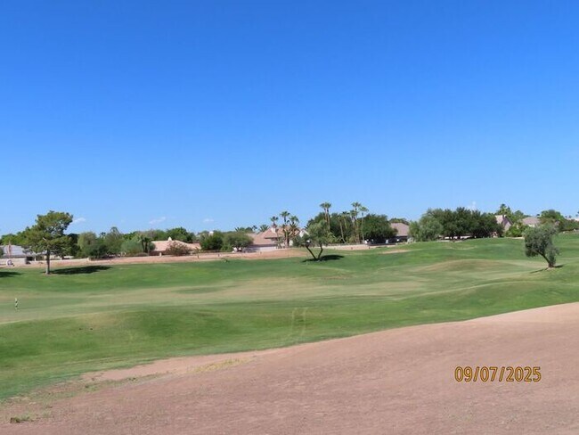 Building Photo - 4 Bedroom 2.5 Bath w/3 Car Garage in Super...