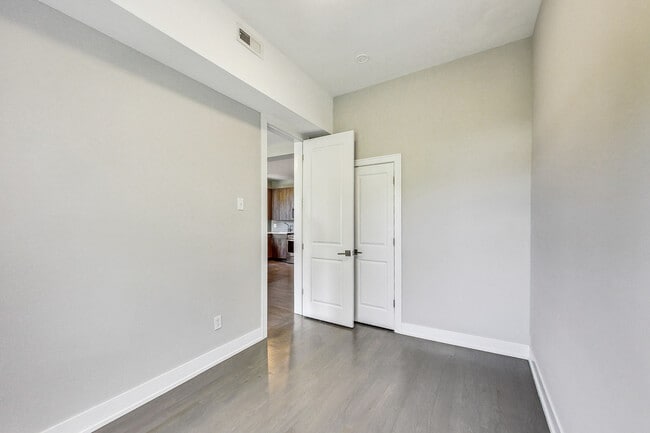 Building Photo - 2131 W Ohio St
