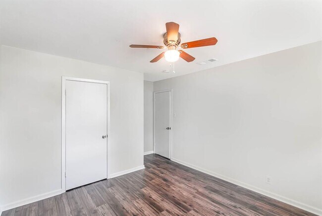 Building Photo - 405 Steeple Ridge Rd