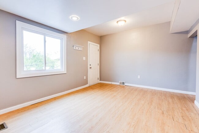 Building Photo - Available MAY 2026  - Private 2 Bedroom Home w/ Large Deck!