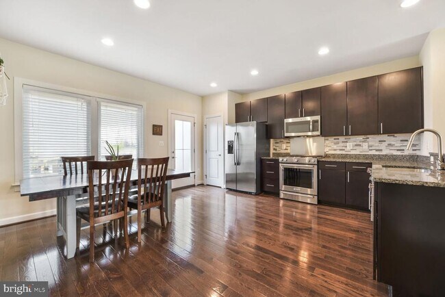 Building Photo - 20800 Duxbury Terrace